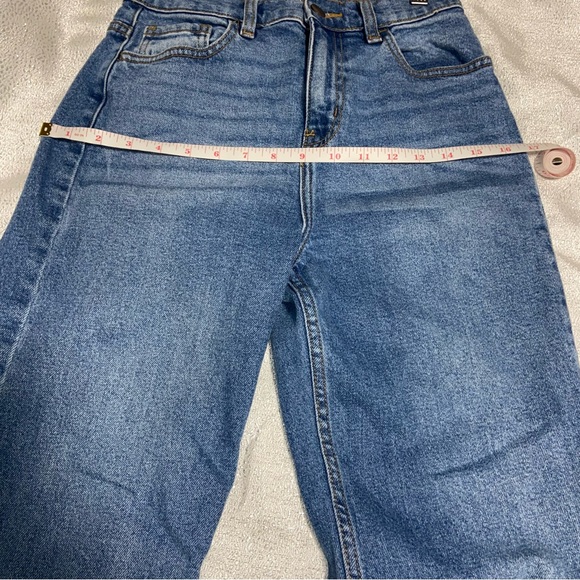 2/$50 Fashion Nova Mid-Wash Blue Boyfriend Mom Jeans Size 5 - Picture 4 of 7